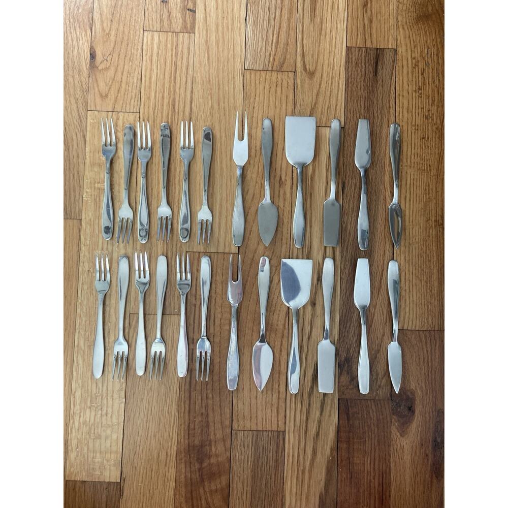 Cambridge Silversmith 32 Piece Serving Set Charcuterie Cheese Cocktail Forks Set